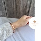 « Arya » Bangle armbånd gullbelagt med gravering thumbnail