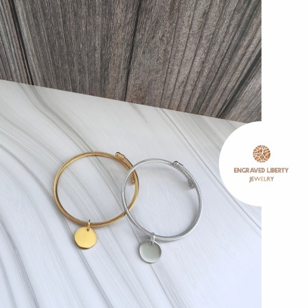 « Siam » Bangle armbånd gullbelagt med rund graveringsplate